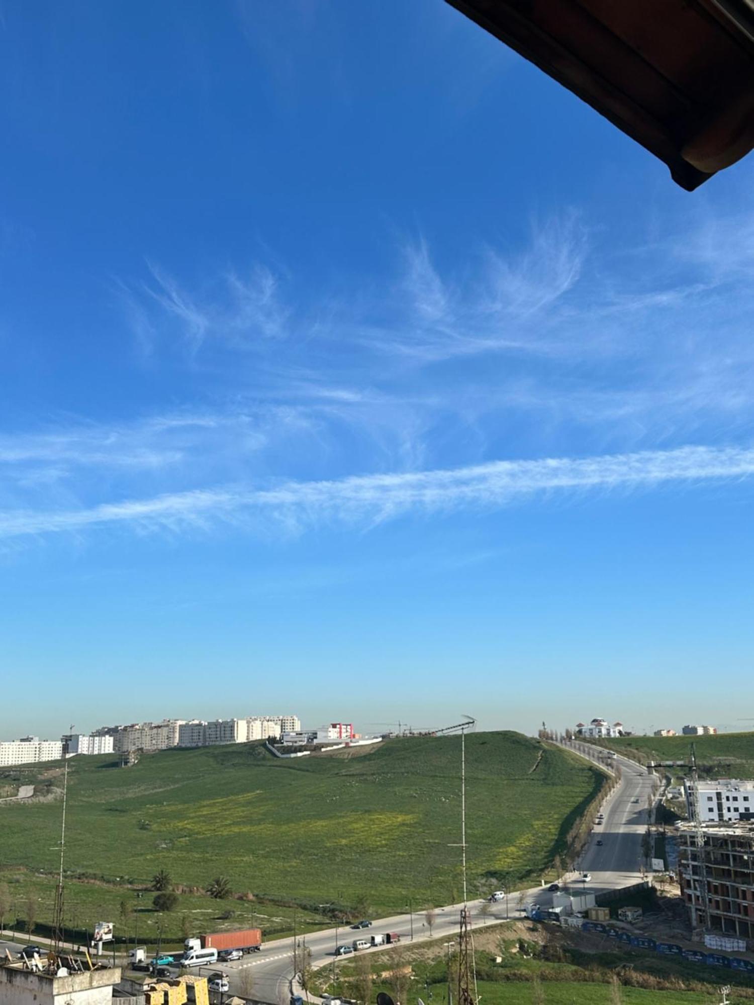 Appartement Almoustakbal Tanger Bagian luar foto